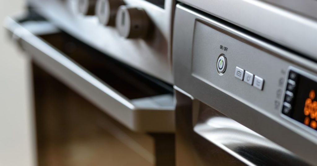 how many gallons of water does dishwasher use